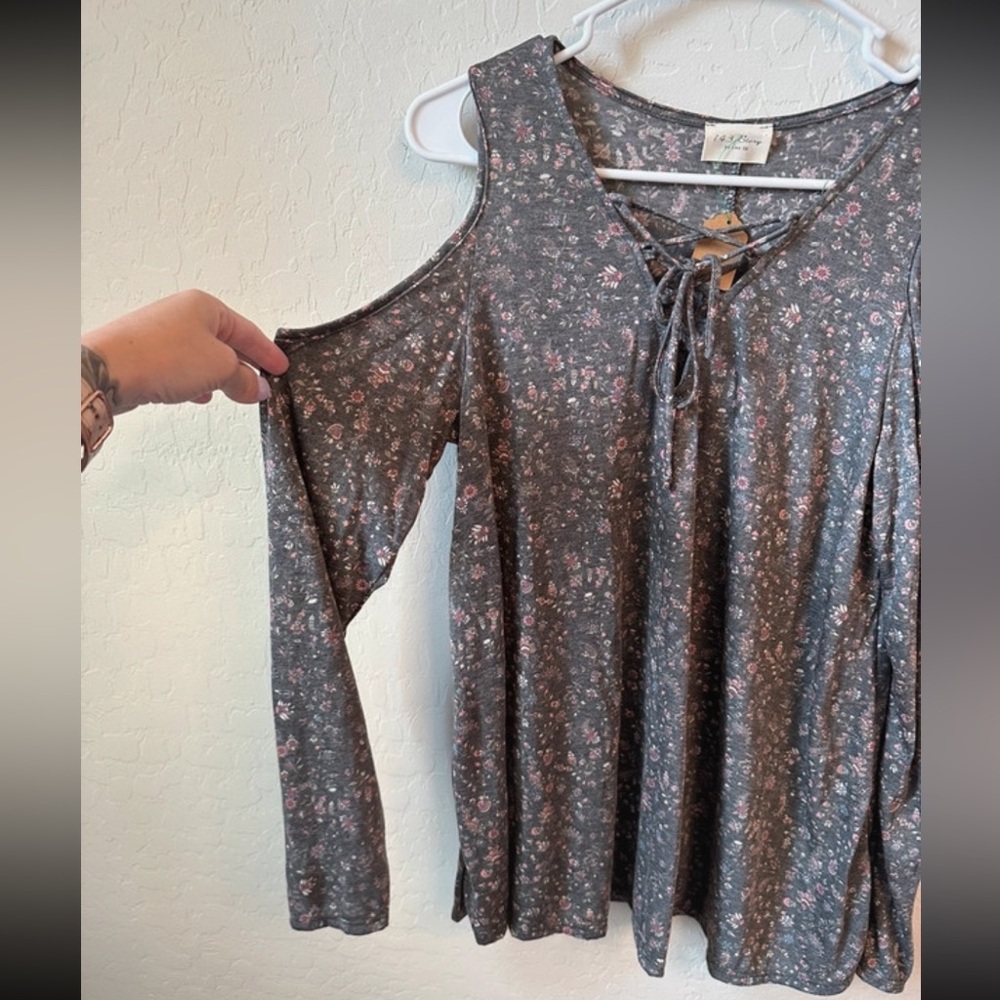 Line up blouse - Picture 2 of 4
